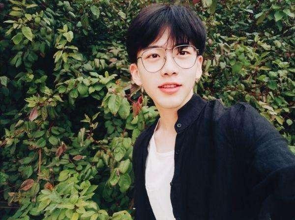 网红妹妹别哭抖音视频吃瓜