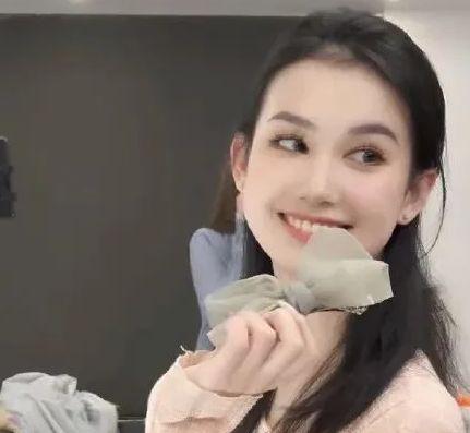 网红陈曦吃瓜是真的吗,真相还是炒作?